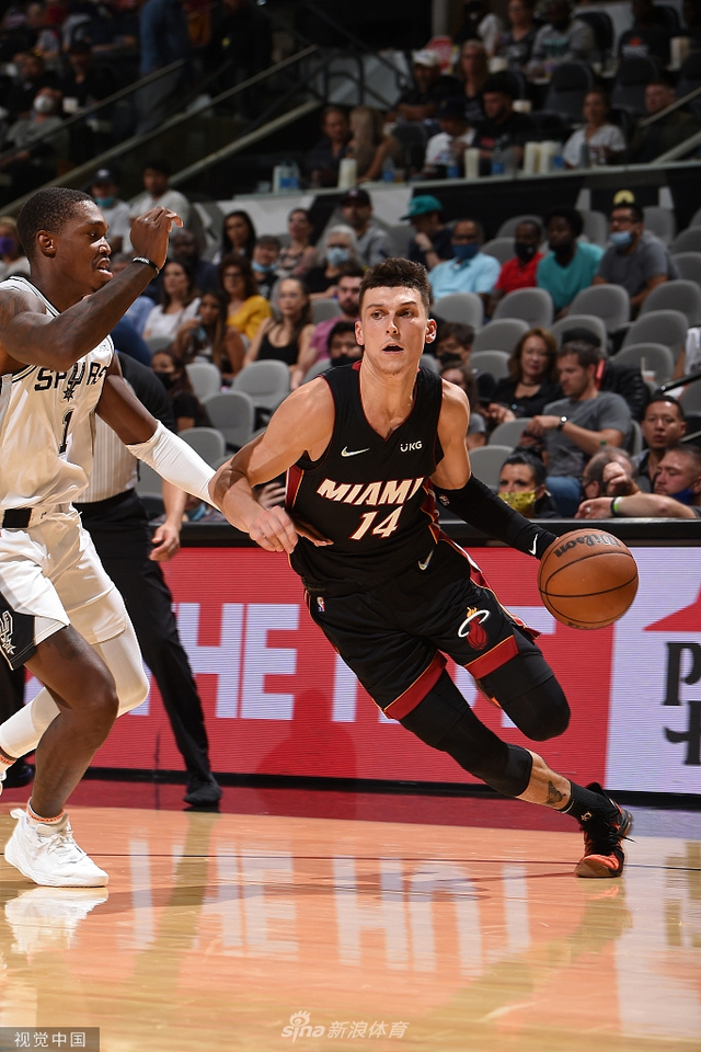 裏弗斯对他 裏弗斯对他