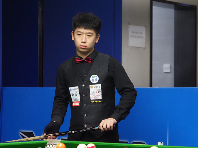 赛场上脱颖 赛场上脱颖